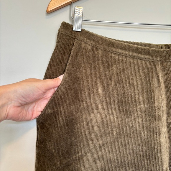 LL Bean Women's Size Large Petite Perfect Fit Pull On Corduroy Pants Loungewear - Picture 1 of 8